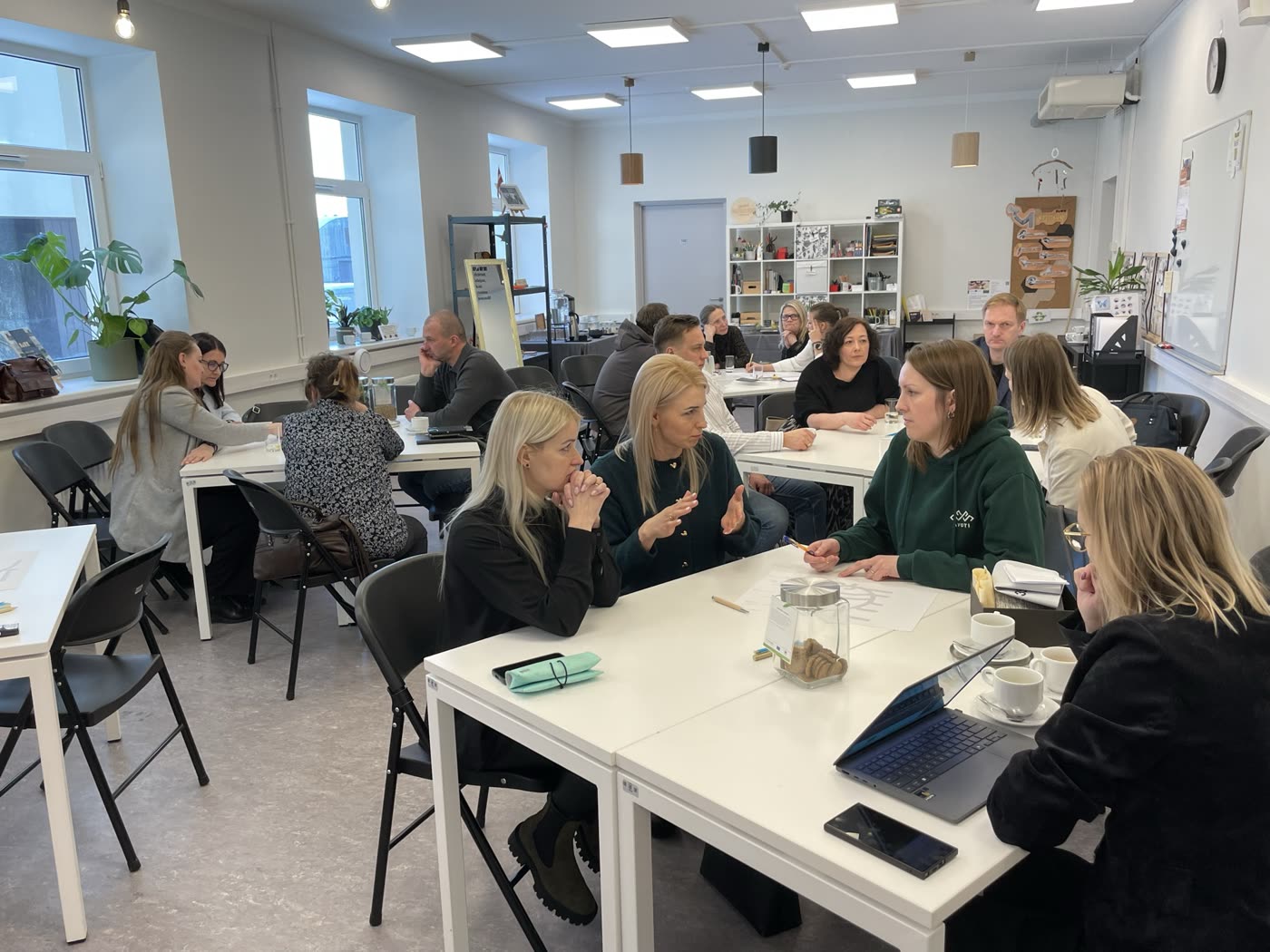 Dalībnieku darbs grupās apmācību laikā